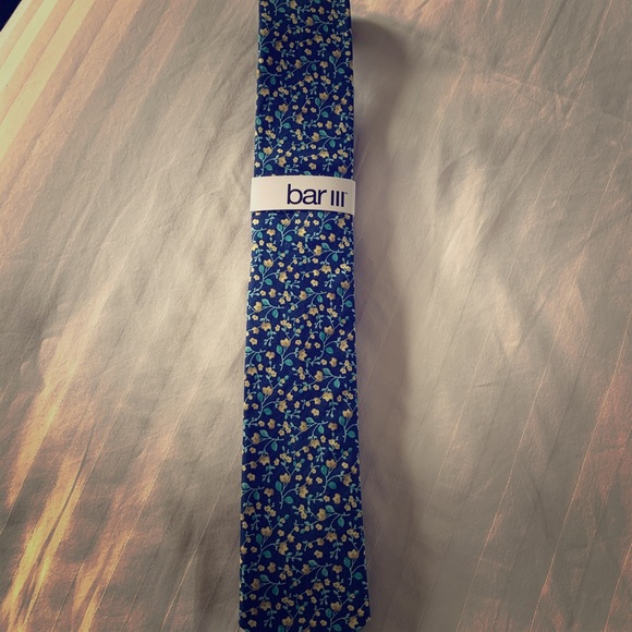 New Men’s Bar III navy, yellow, & green floral tie - Picture 1 of 3